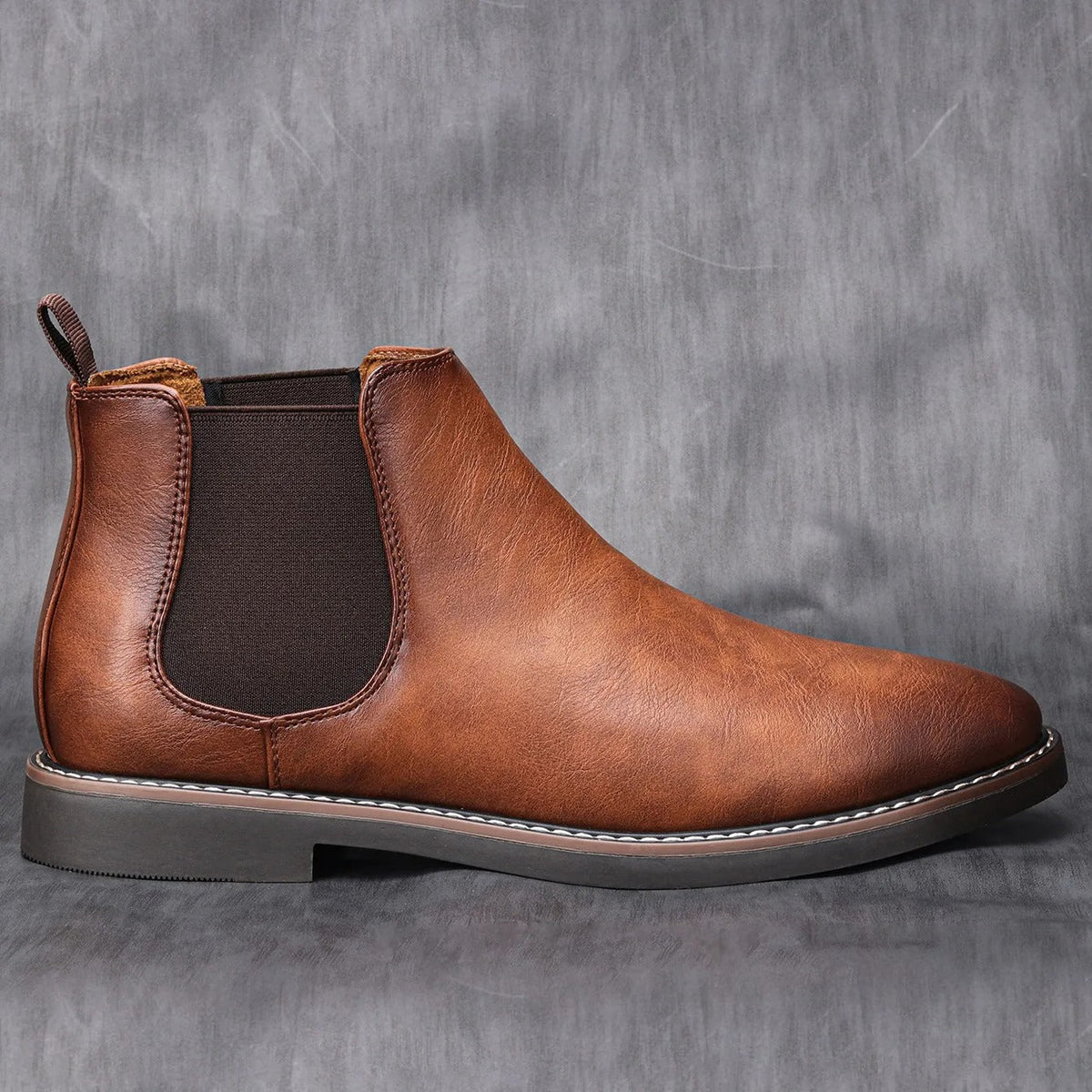 Men's Chelsea boots with elastic side panels, almond toes and flat soles
