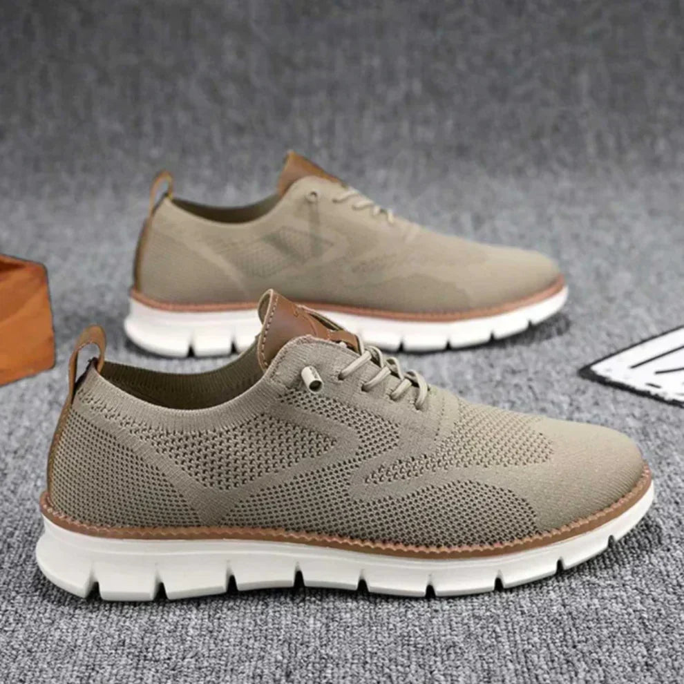 Men's low-top mesh sneakers with laces and segmented sole