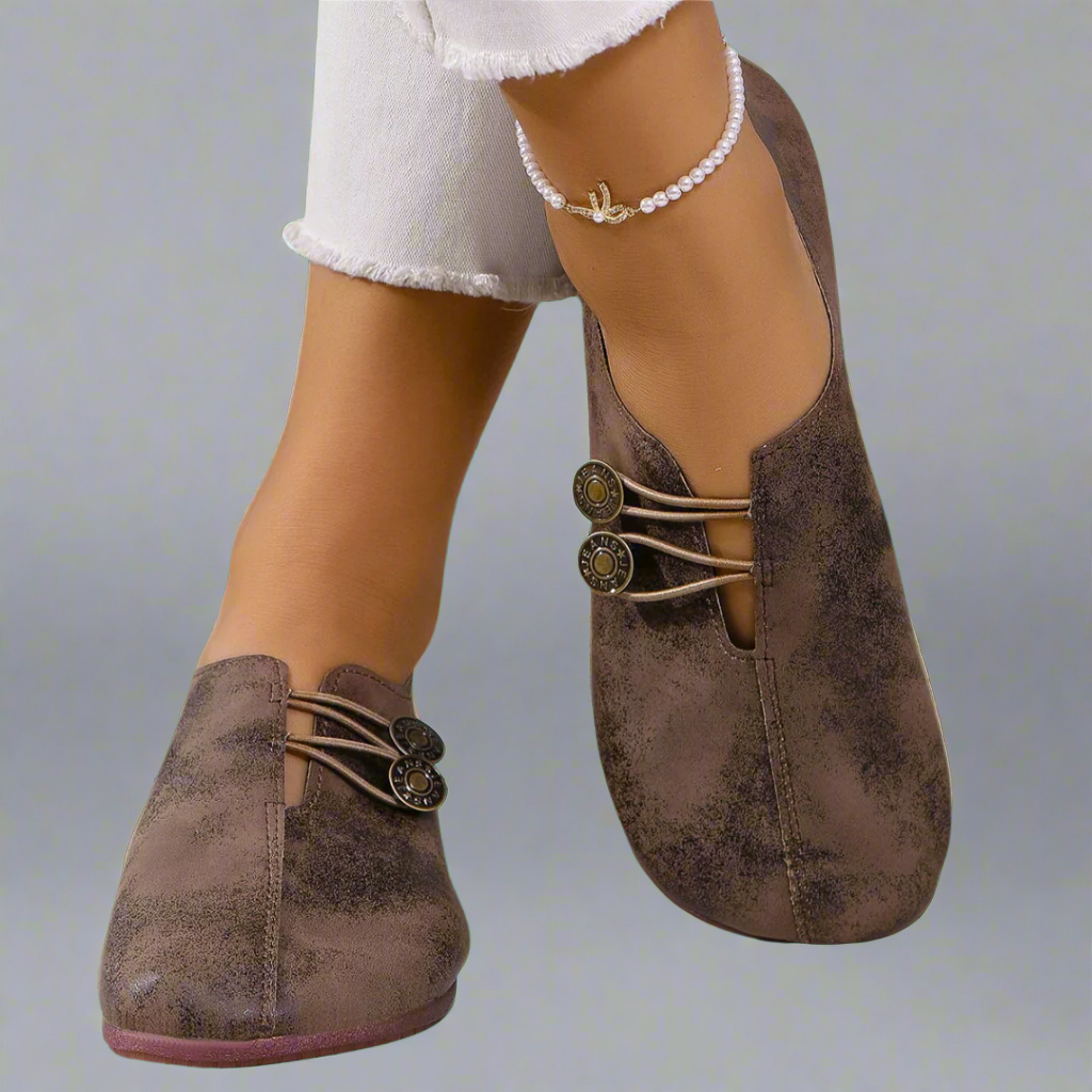 Moccasin shoes with round toes, decorative lace detail and flat soles