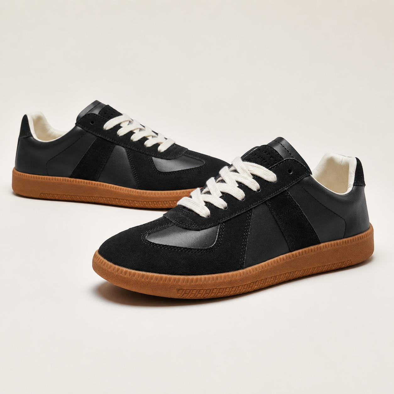 Men's low-top lace-up sneakers with contrast panel detailing