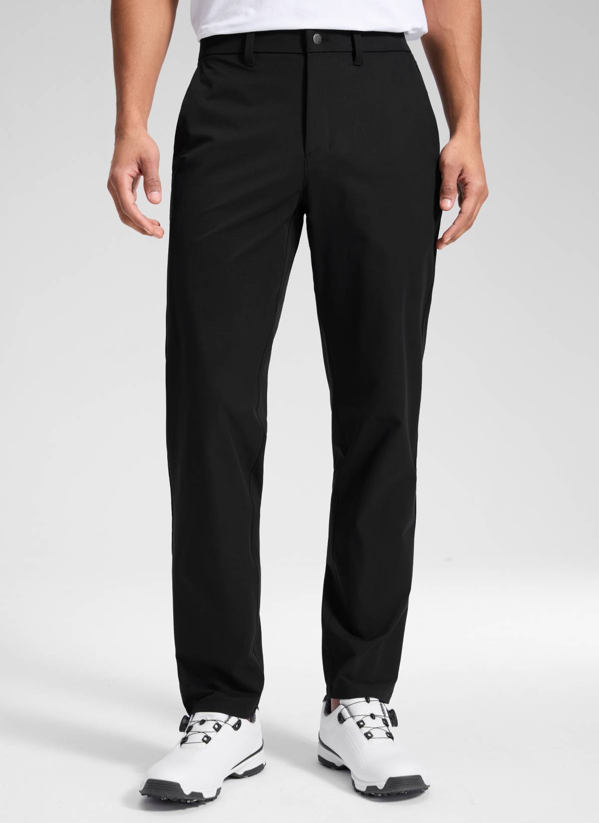 Men's straight-leg golf pants with front pockets and button closure