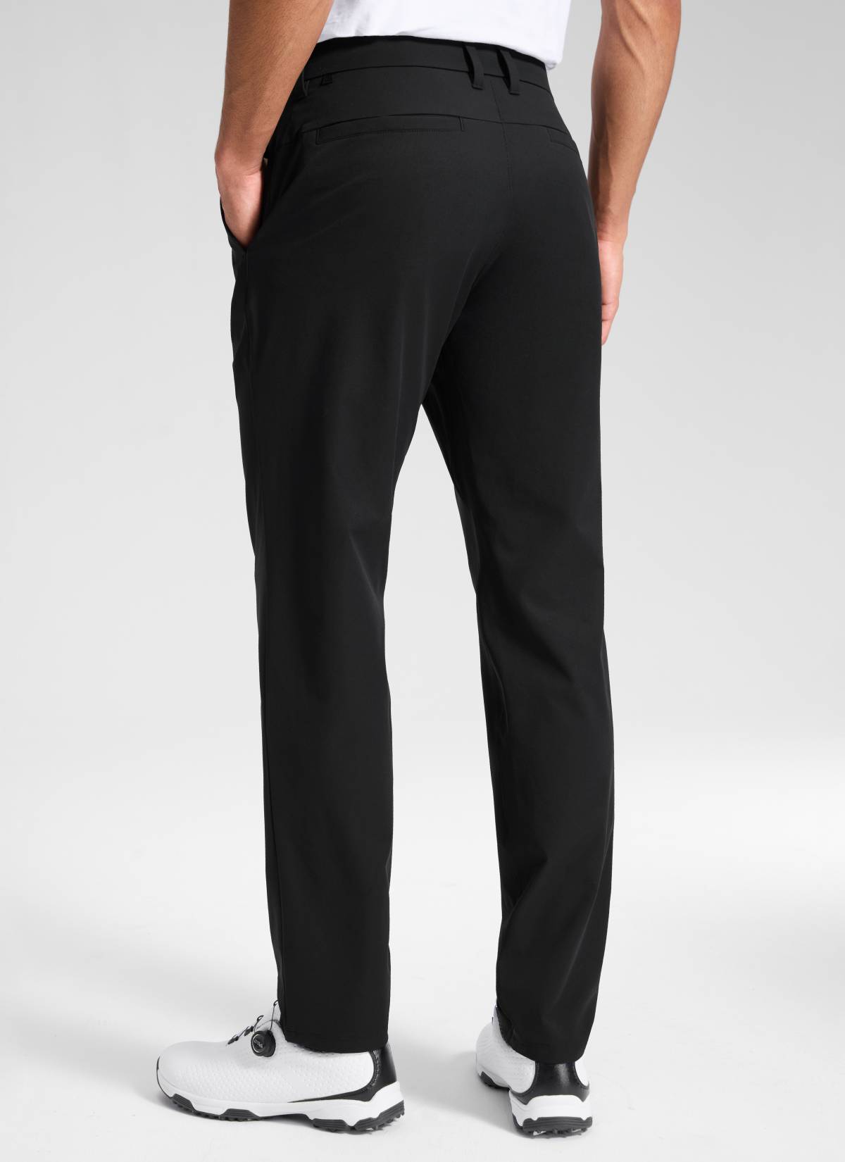 Men's straight-leg golf pants with front pockets and button closure