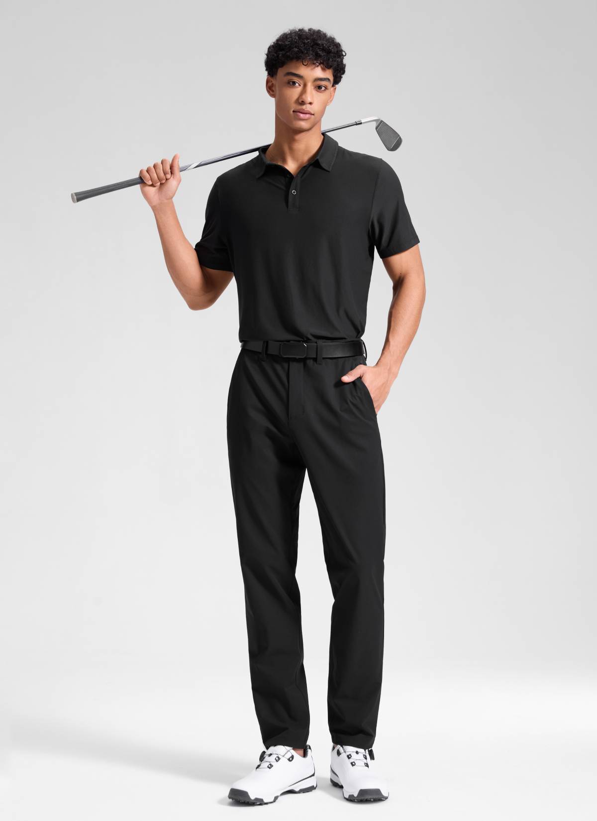 Men's straight-leg golf pants with front pockets and button closure