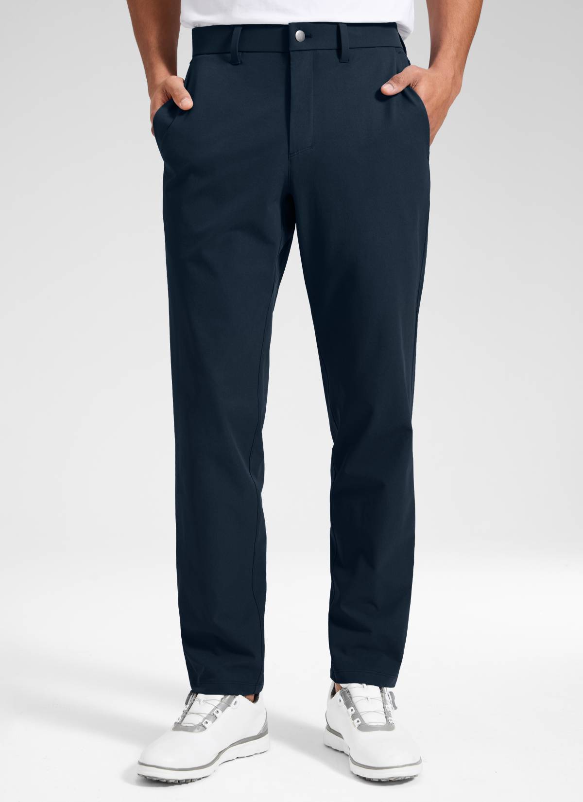 Men's straight-leg golf pants with front pockets and button closure