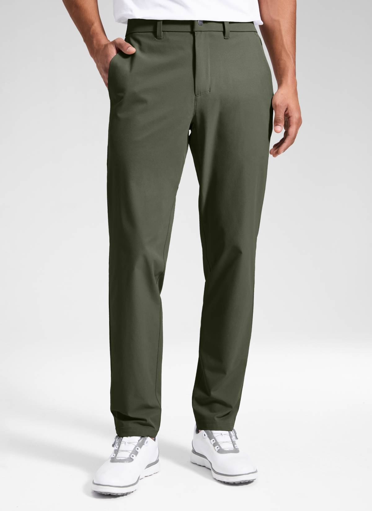 Men's straight-leg golf pants with front pockets and button closure