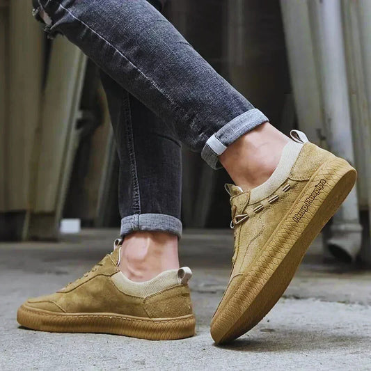 Men's low-top lace-up sneakers with textured soles