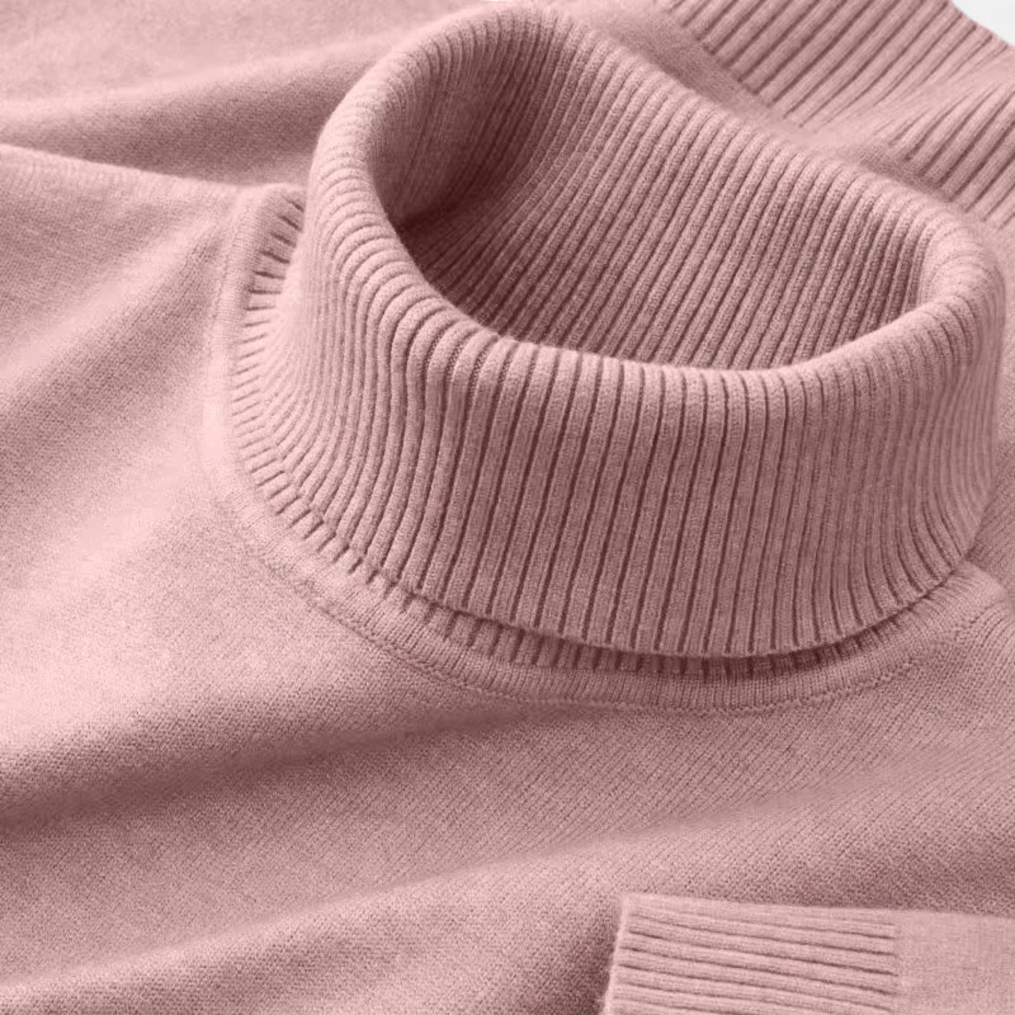 Men's ribbed turtleneck sweater with long sleeves and ribbed trims