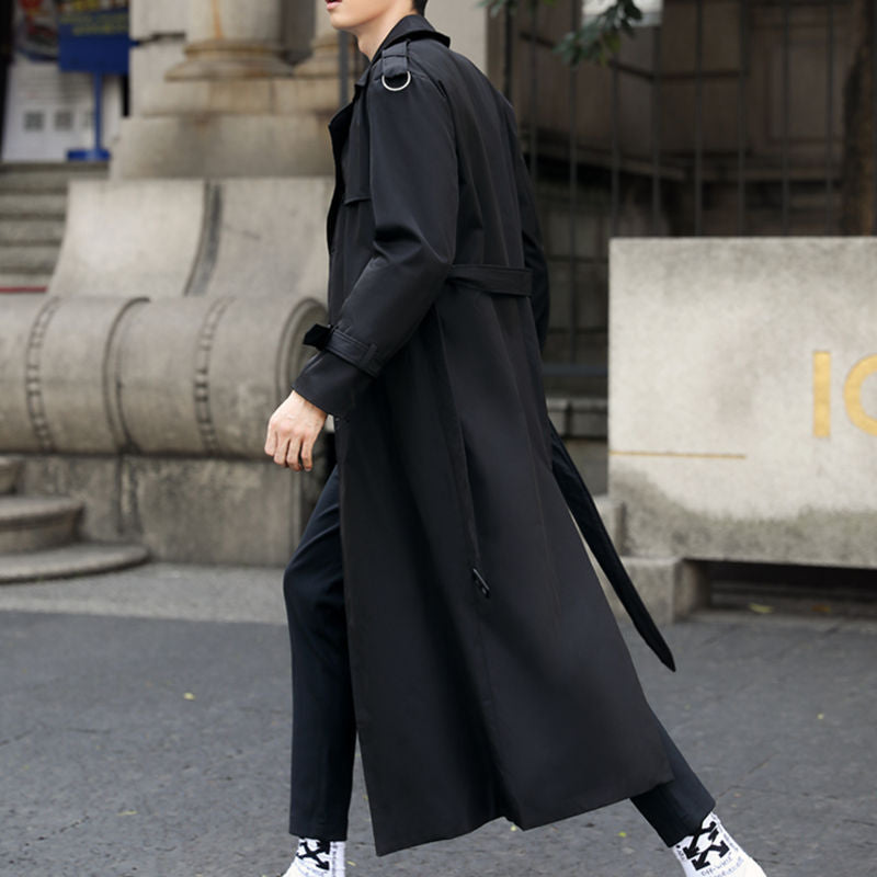 Men's long double-breasted trench coat with belt, buttoned pockets and checked lining