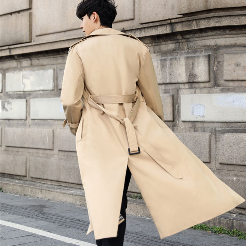 Men's long double-breasted trench coat with belt, buttoned pockets and checked lining