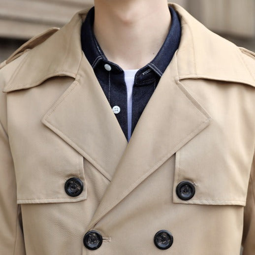 Men's long double-breasted trench coat with belt, buttoned pockets and checked lining