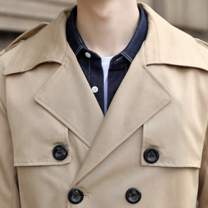 Men's long double-breasted trench coat with belt, buttoned pockets and checked lining