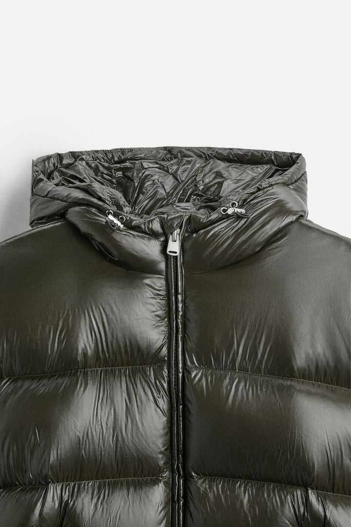 Unisex down jacket with high collar and zip front