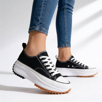 Unisex platform trainers with lace-up front, rounded toe and ridged sole
