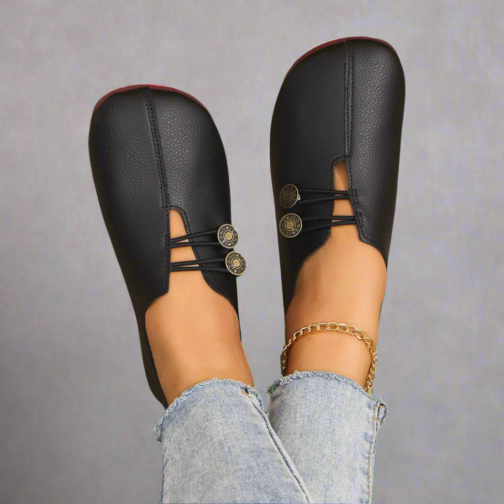 Moccasin shoes with round toes, decorative lace detail and flat soles