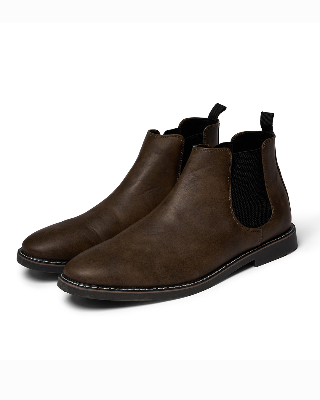 Unisex Chelsea boots with elastic side panels, pull tabs and low heels