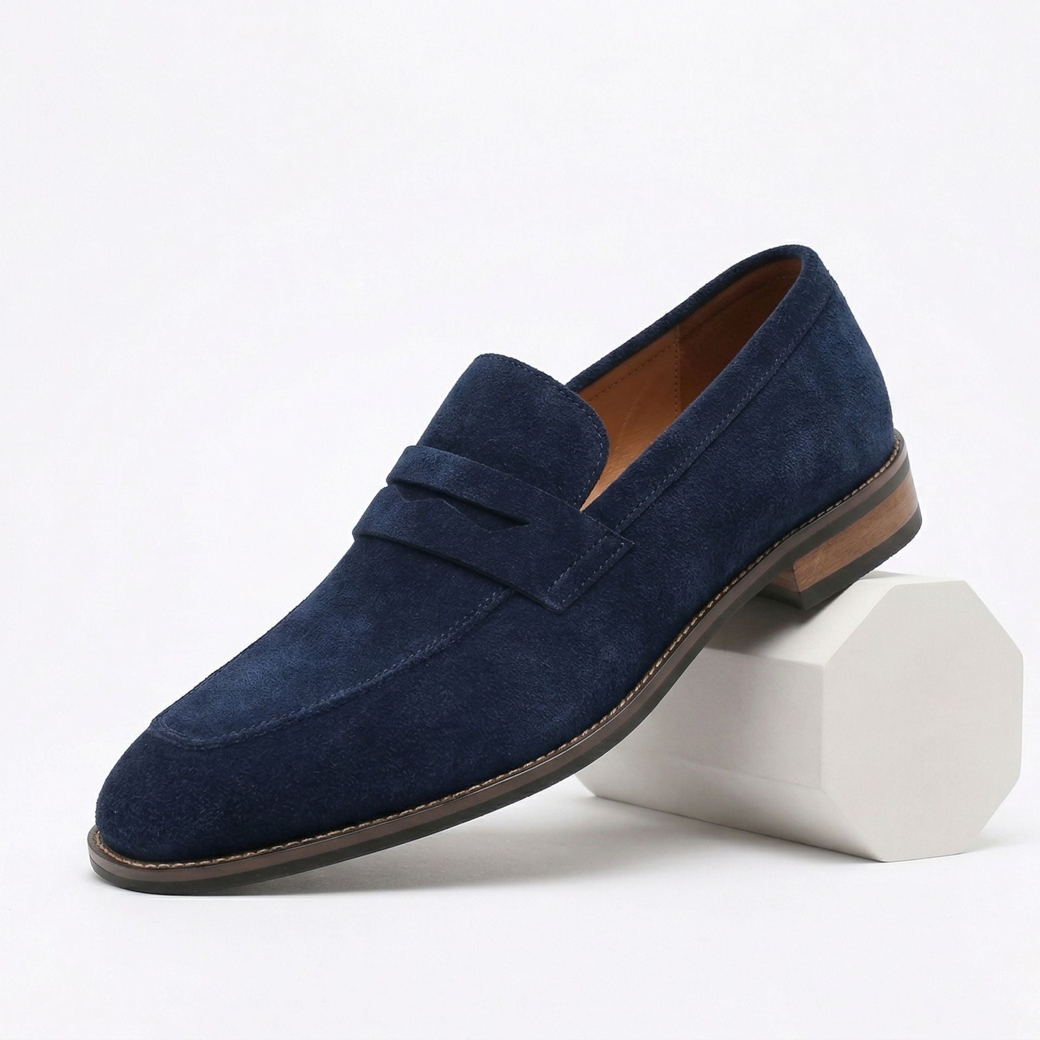 Men's classic loafers with penny strap and low heel