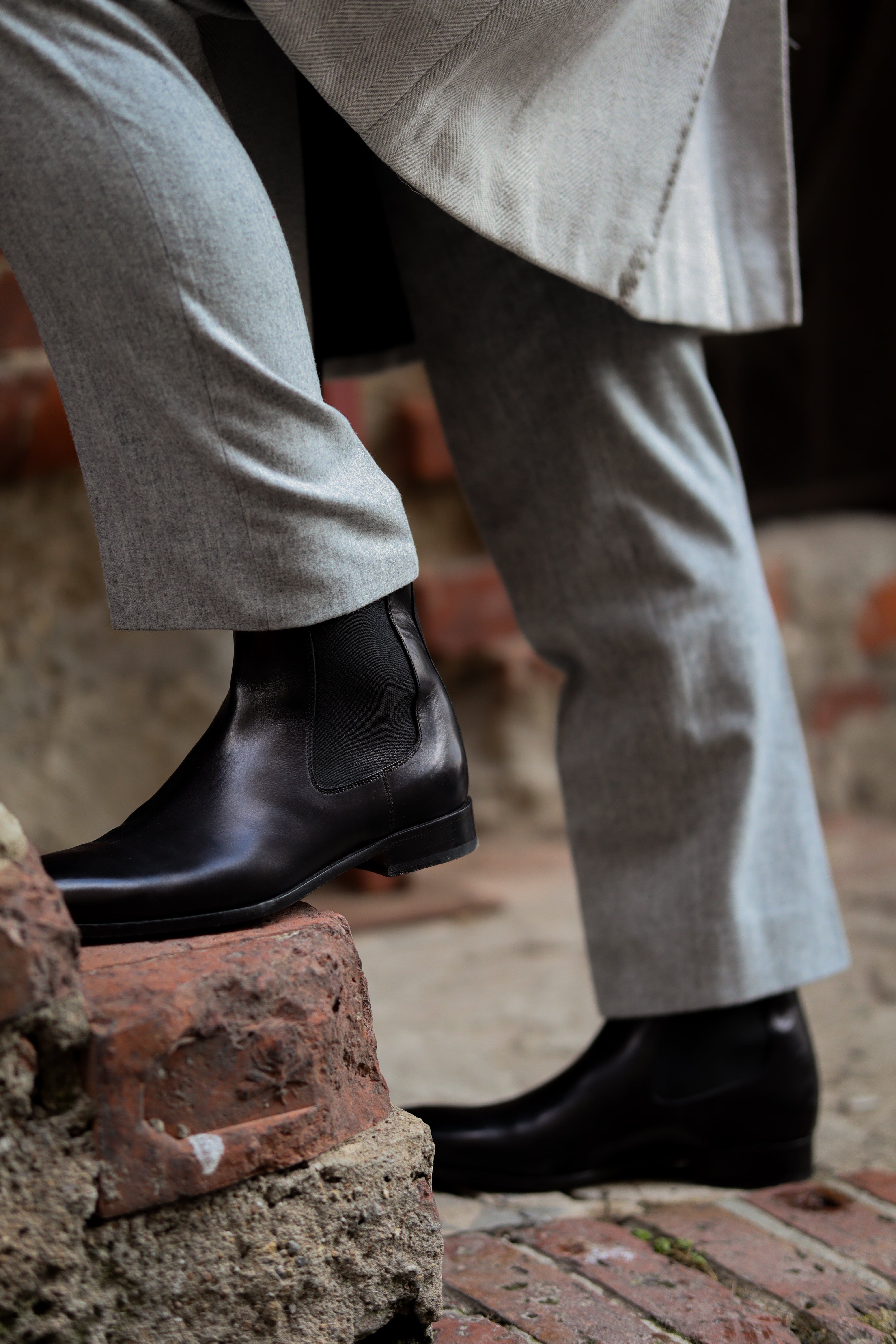 Black Chelsea boot with rounded toe and elastic side panels