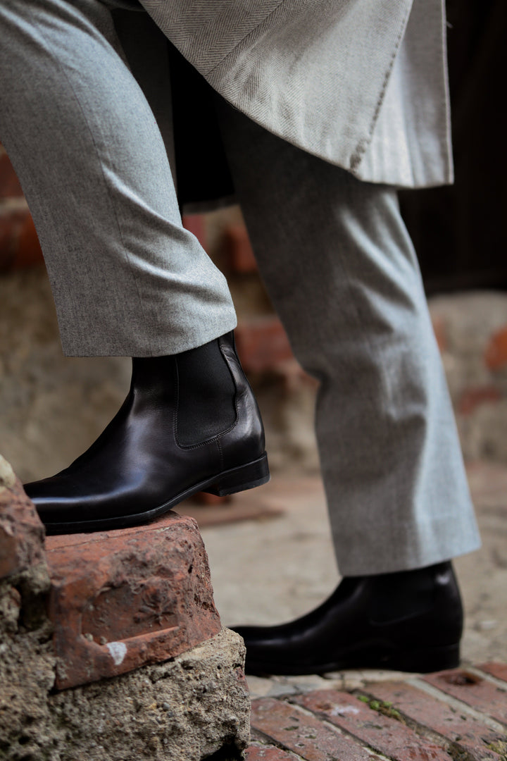 Black Chelsea boot with rounded toe and elastic side panels