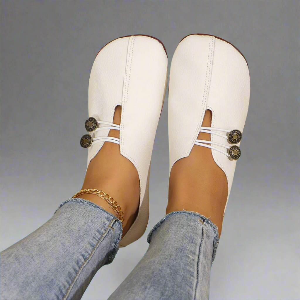 Moccasin shoes with round toes, decorative lace detail and flat soles