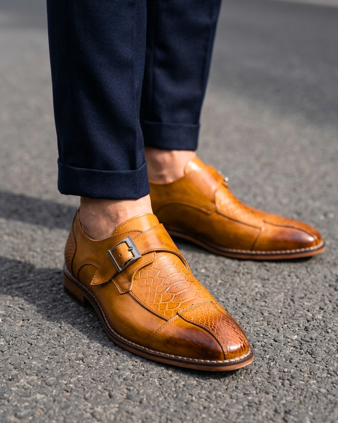 Monk strap loafer with buckle, pointed toe and textured panels