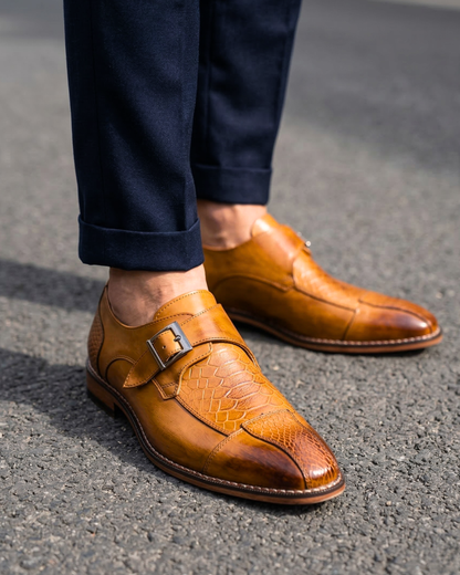 Monk strap loafer with buckle, pointed toe and textured panels
