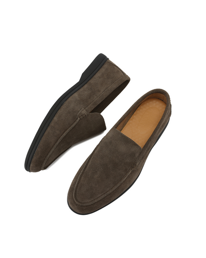 Woven slip-on loafers with round toes and flat soles