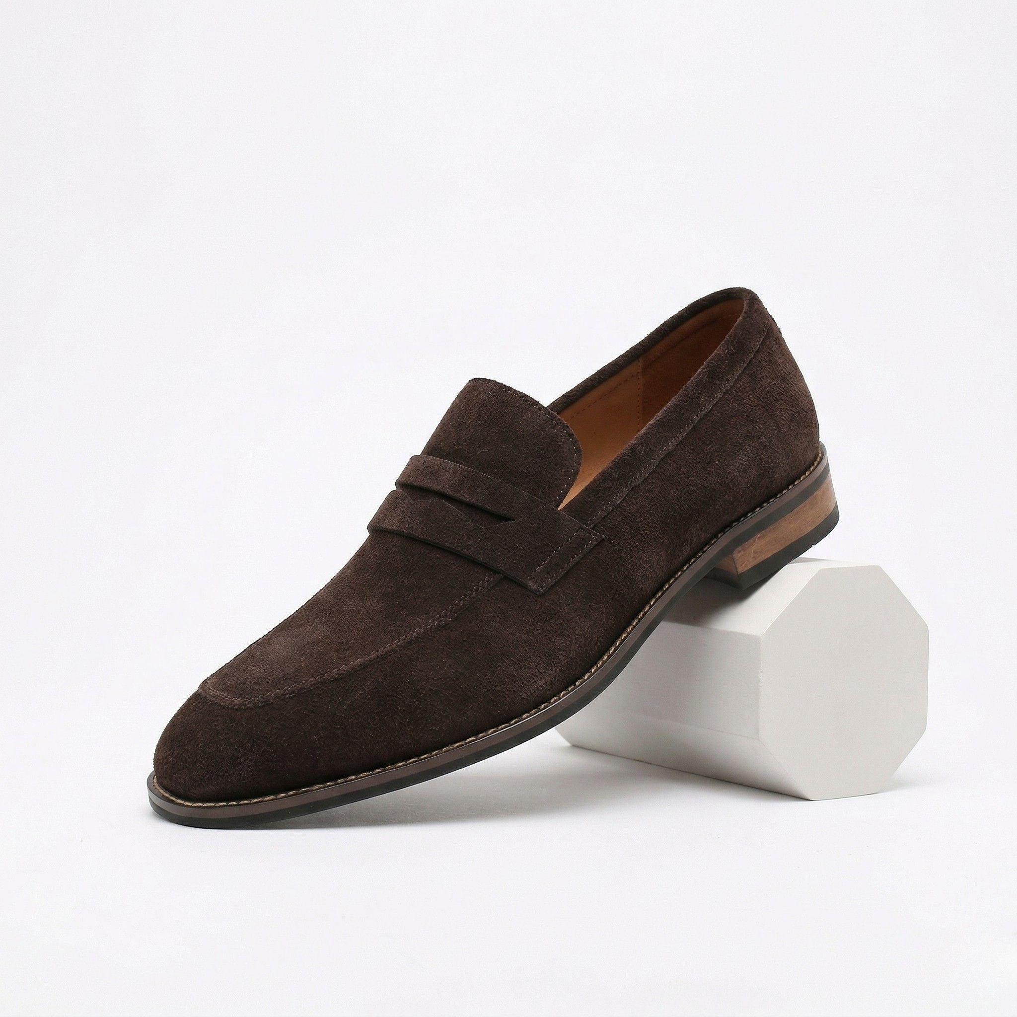 Men's classic loafers with penny strap and low heel