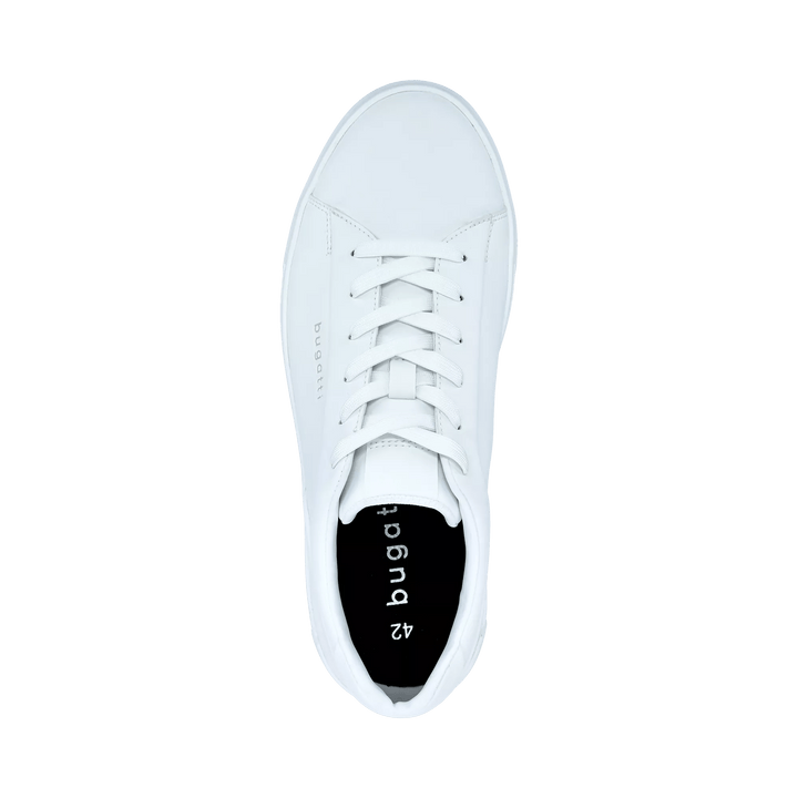 White men's low-top lace-up trainers with a flat sole