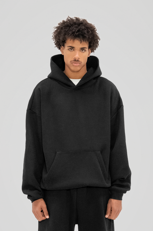 Men's plain black pullover hoodie with hood, long sleeves and front kangaroo pocket