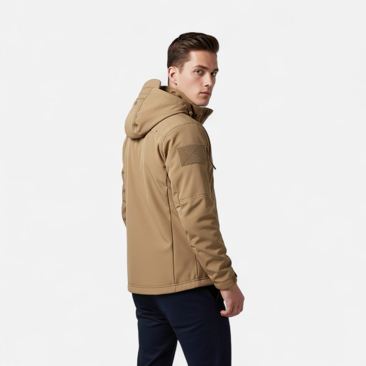 Men's hooded softshell jacket with long sleeves, zipped pockets and full zip front