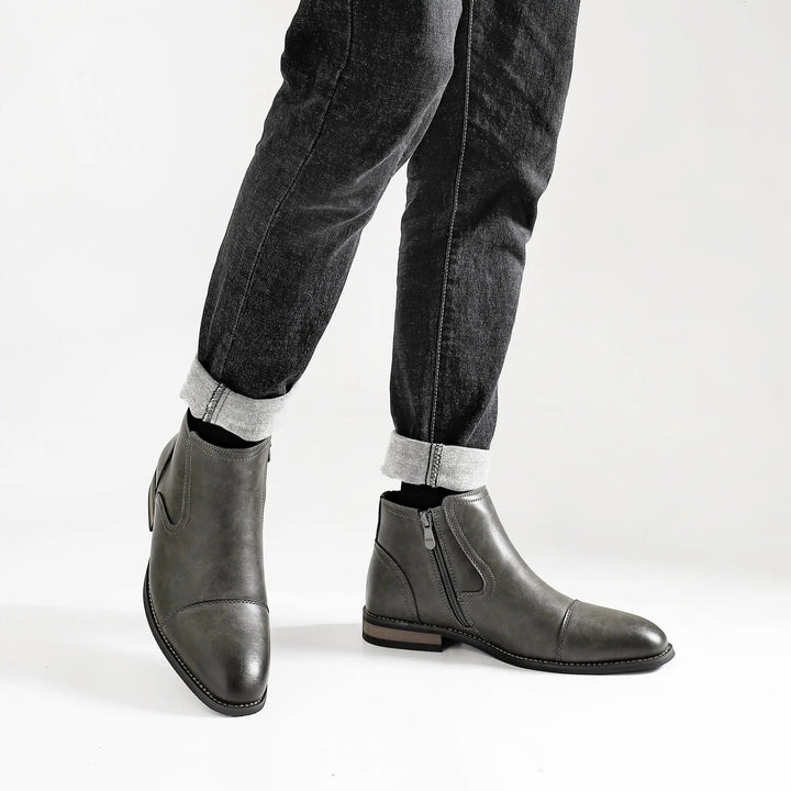 Men's ankle Chelsea boots with elastic side panels and cap toe