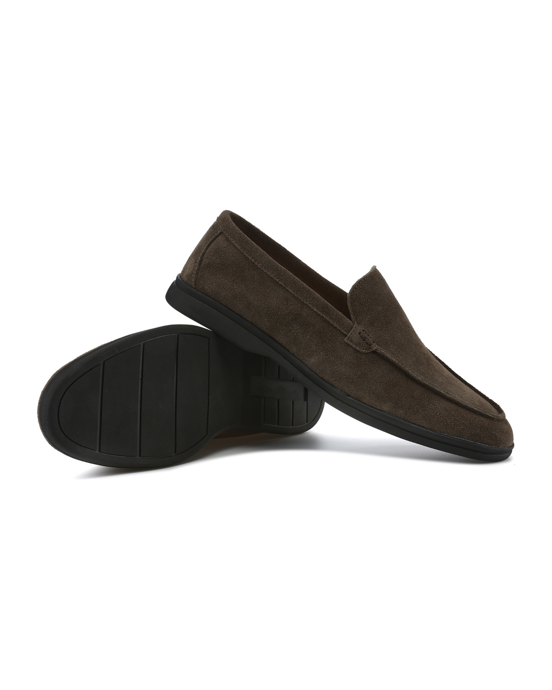Woven slip-on loafers with round toes and flat soles