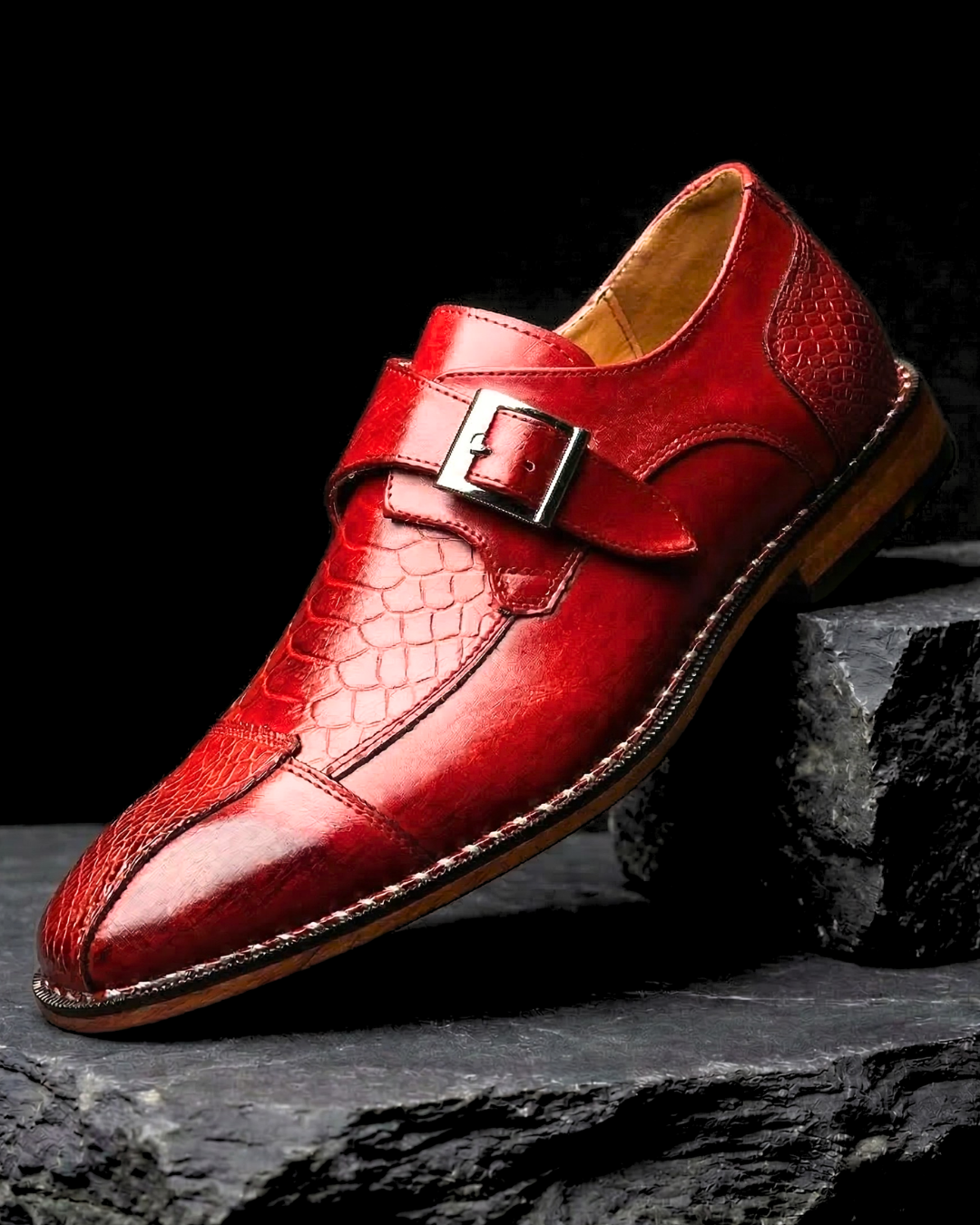 Monk strap loafer with buckle, pointed toe and textured panels