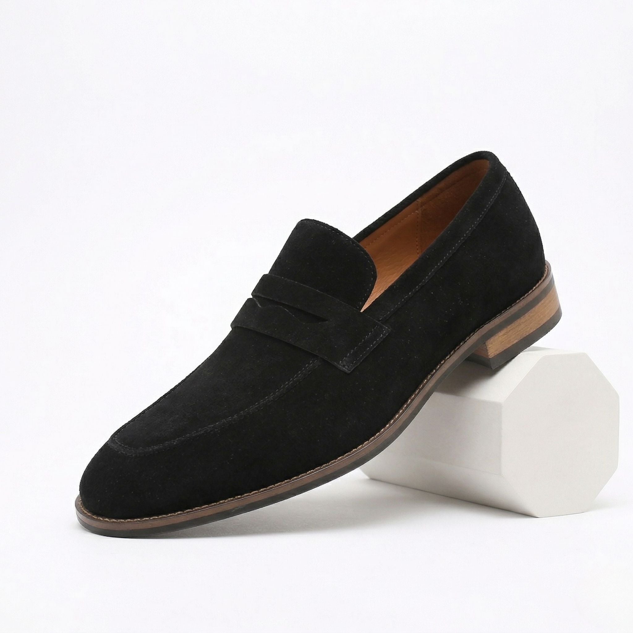 Men's classic loafers with penny strap and low heel
