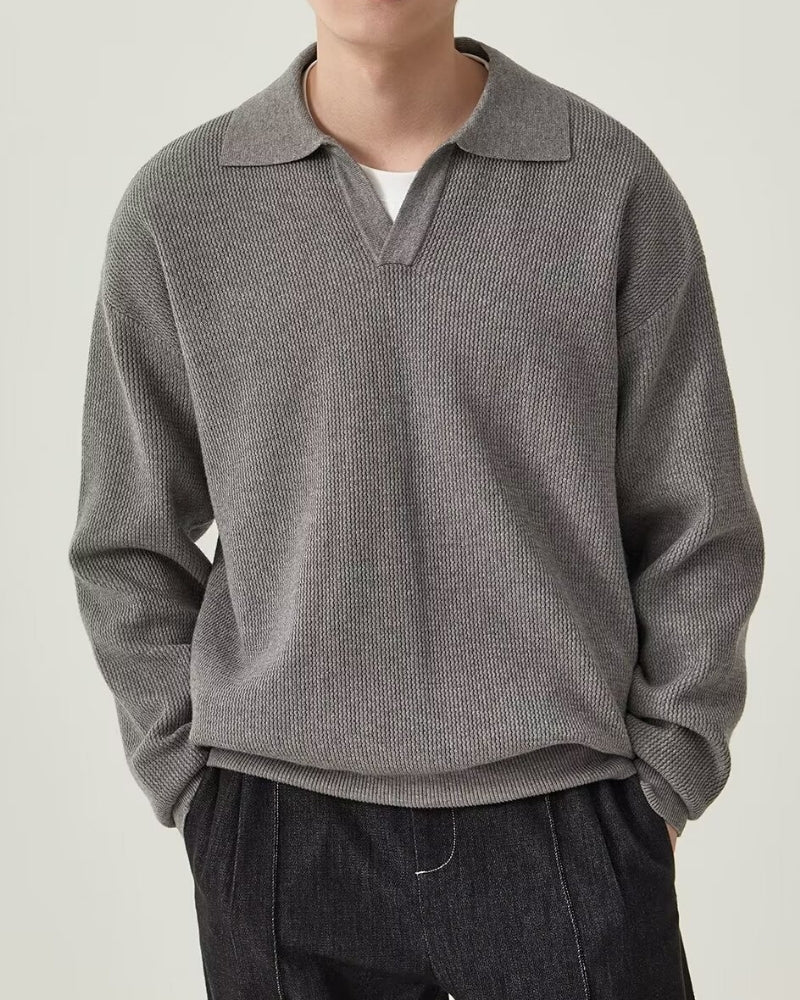 Men's textured knit polo jumper with collar, V-neckline and long sleeves