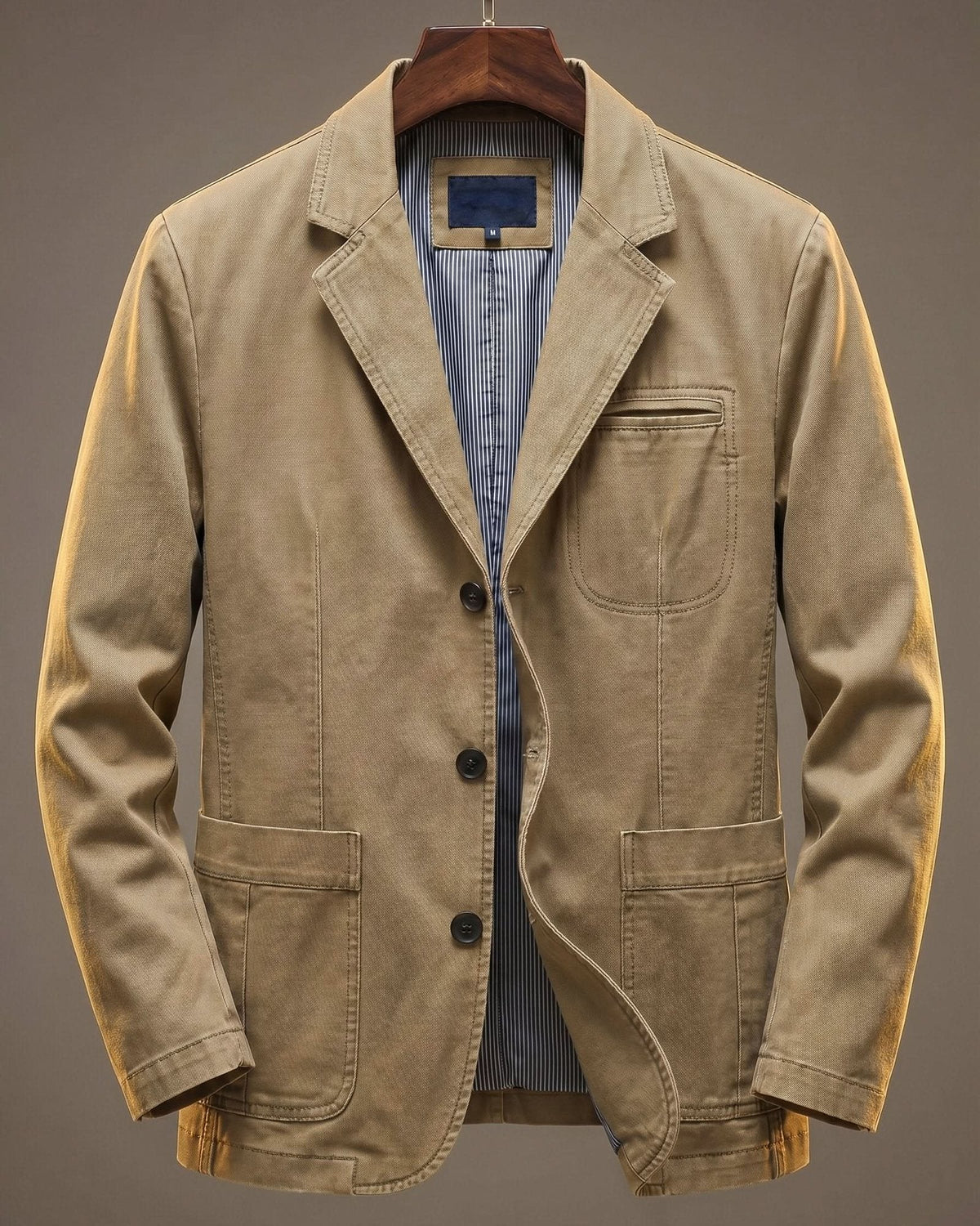Washed blazer with notched lapels, button front, long sleeves and patch pockets