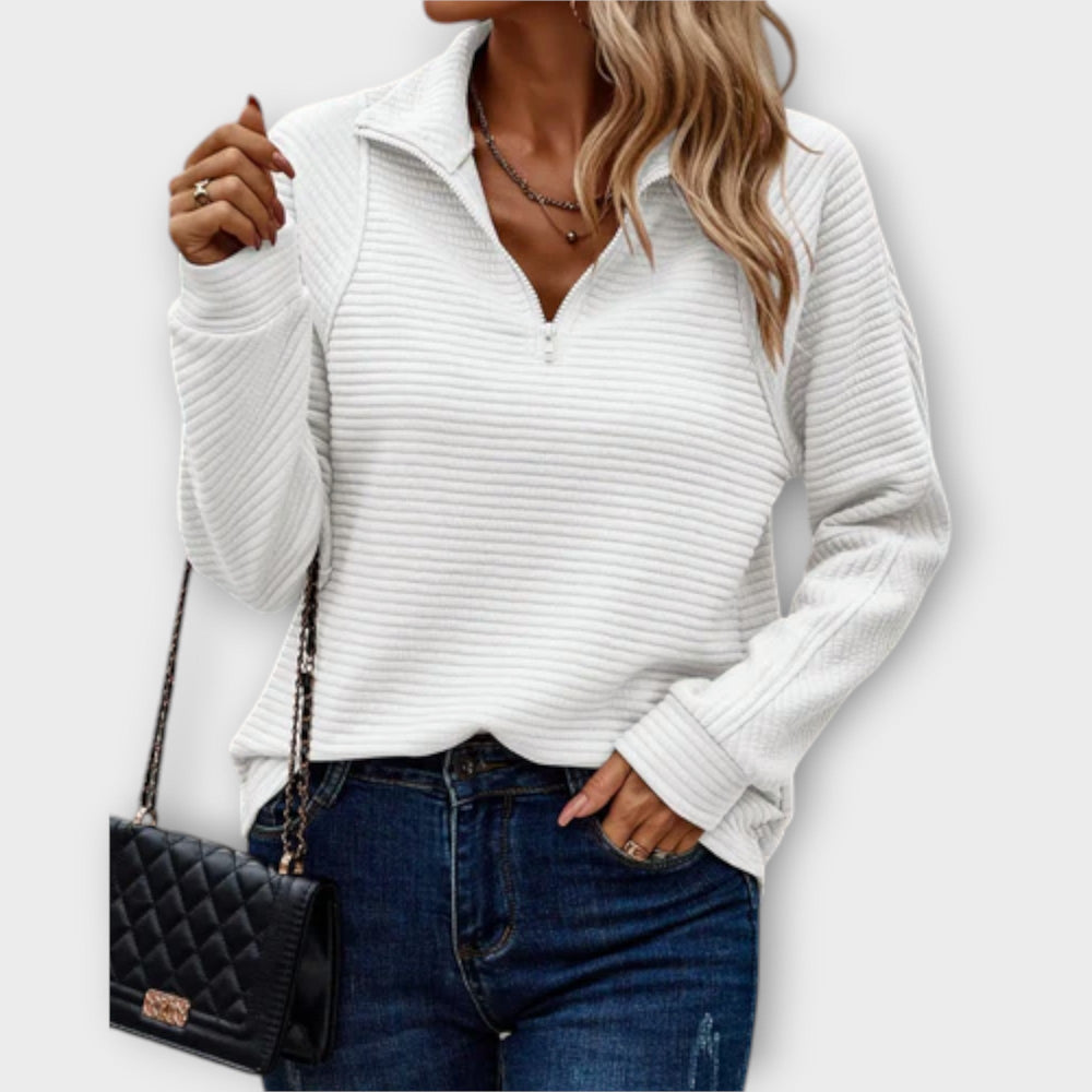 Casual knit sweater with crew neck and long sleeves