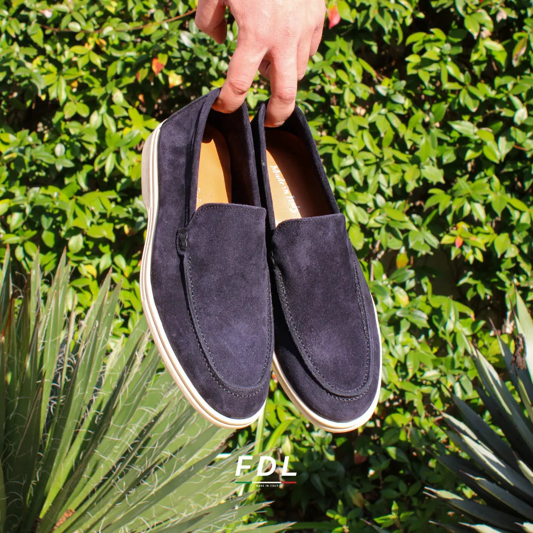 Black men's slip-on loafers with rounded toes and contrasting light soles