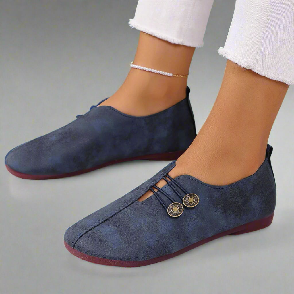Moccasin shoes with round toes, decorative lace detail and flat soles
