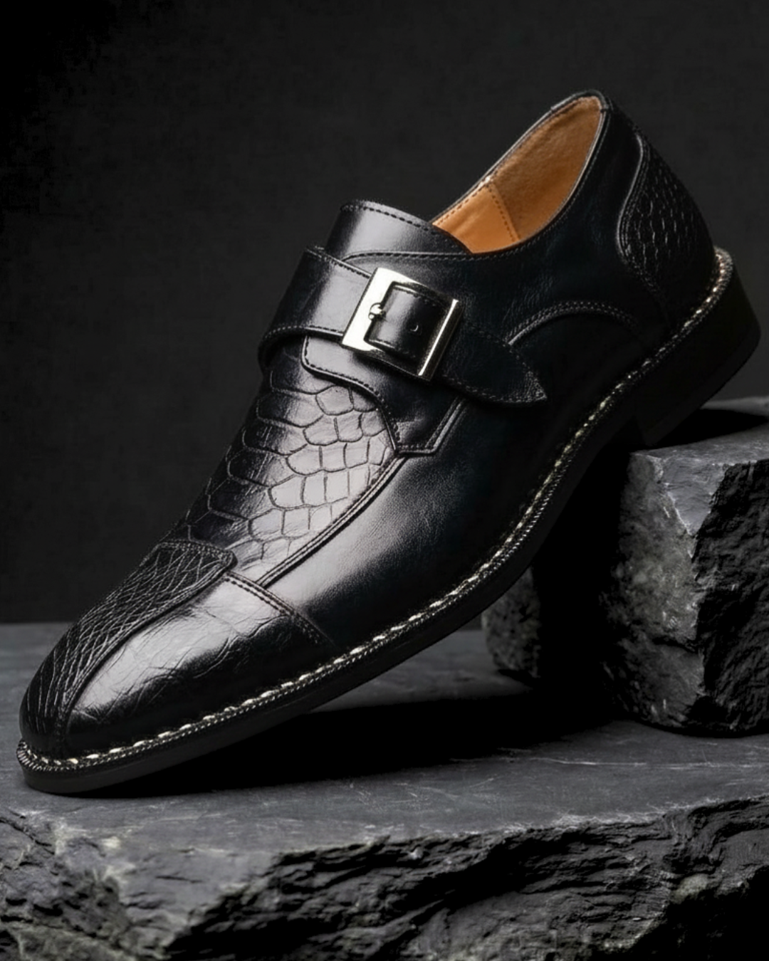 Monk strap loafer with buckle, pointed toe and textured panels