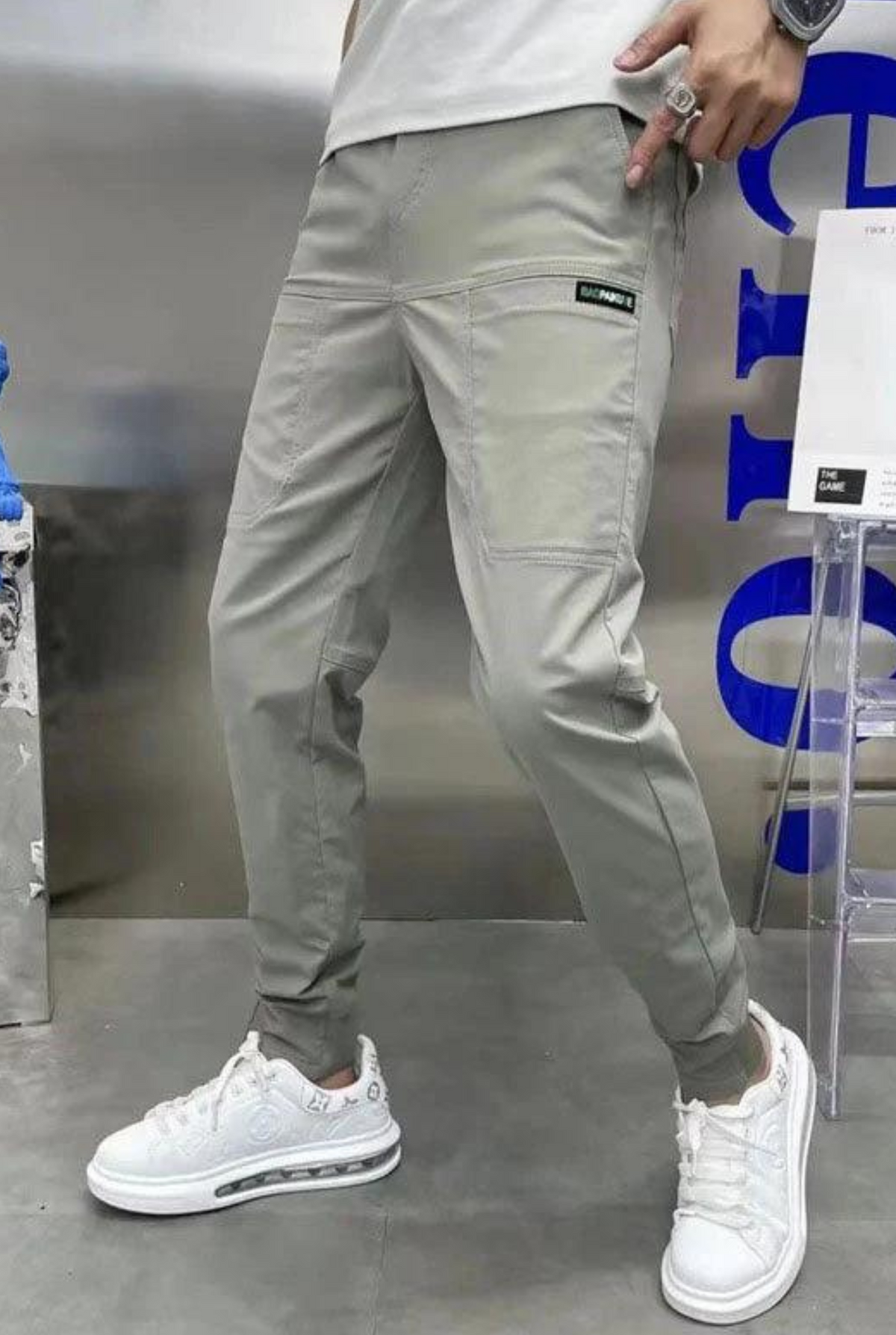 Unisex tapered cargo trousers with front, side and rear pockets