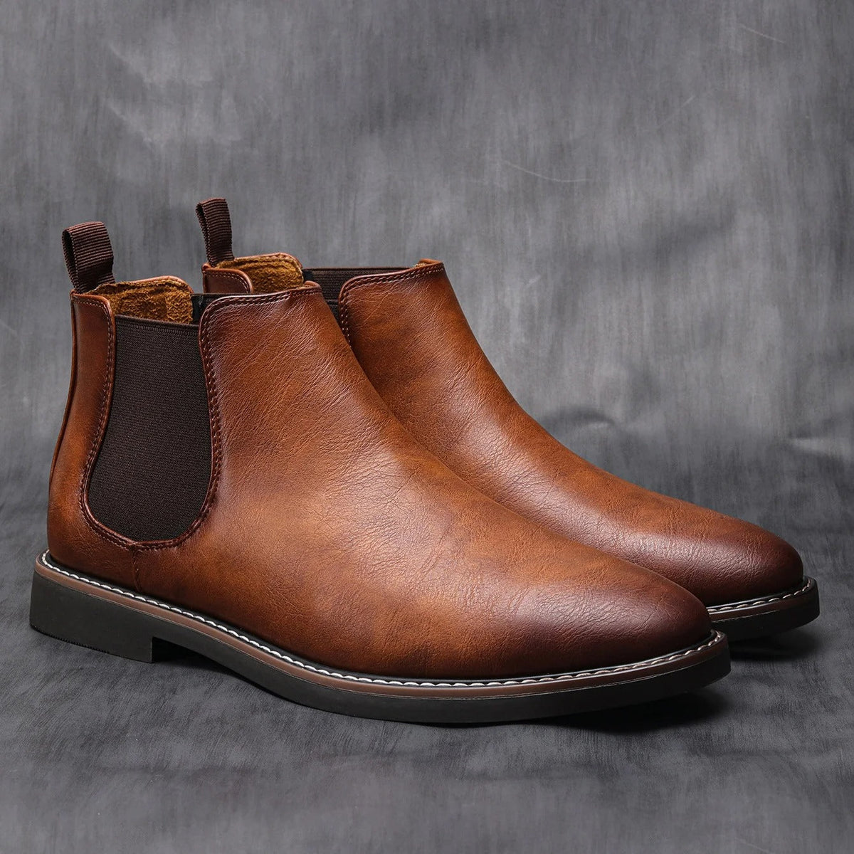 Men's Chelsea boots with elastic side panels, almond toes and flat soles