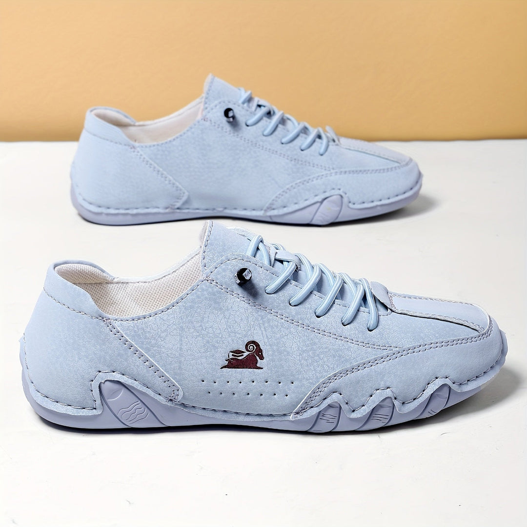 Low-profile lace-up trainers with round toes and textured soles