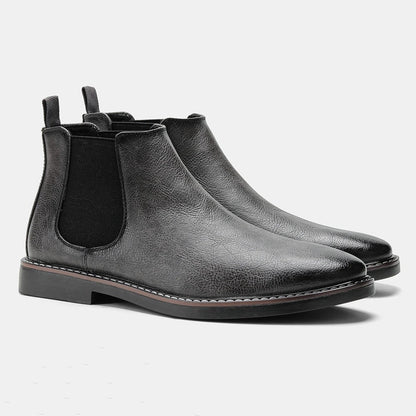 Men's Chelsea boots with elastic side panels, almond toes and flat soles