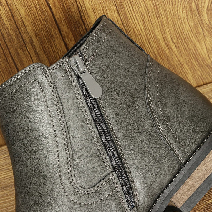 Men's ankle Chelsea boots with elastic side panels and cap toe
