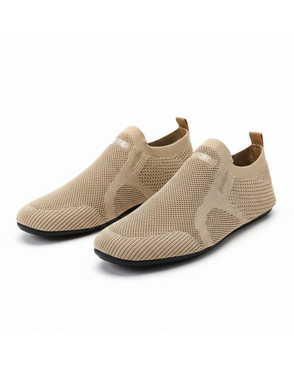 Knit slip-on shoes with round toes, pull tabs and flat soles