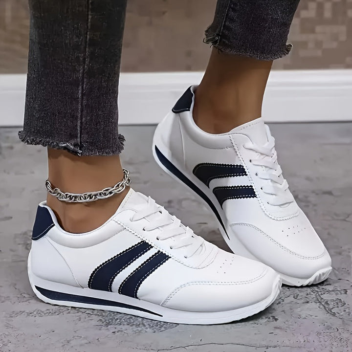 Unisex low-top casual sneakers with lace-up fronts