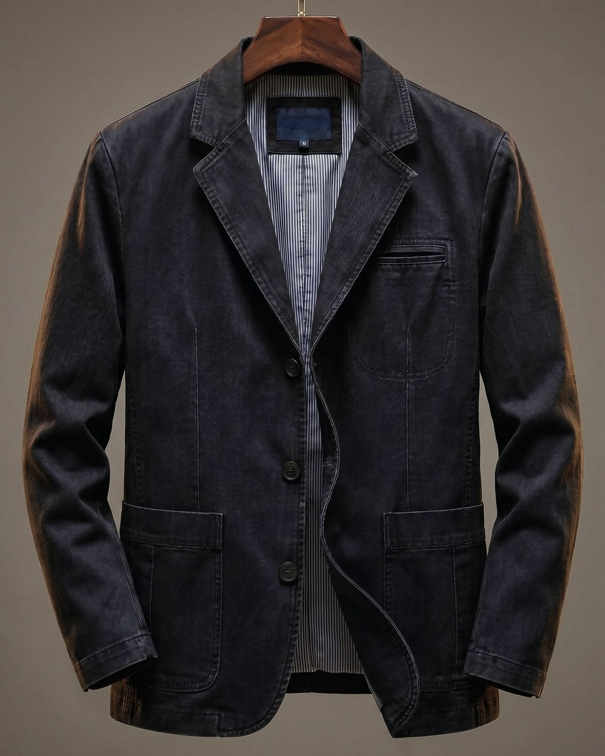 Washed blazer with notched lapels, button front, long sleeves and patch pockets