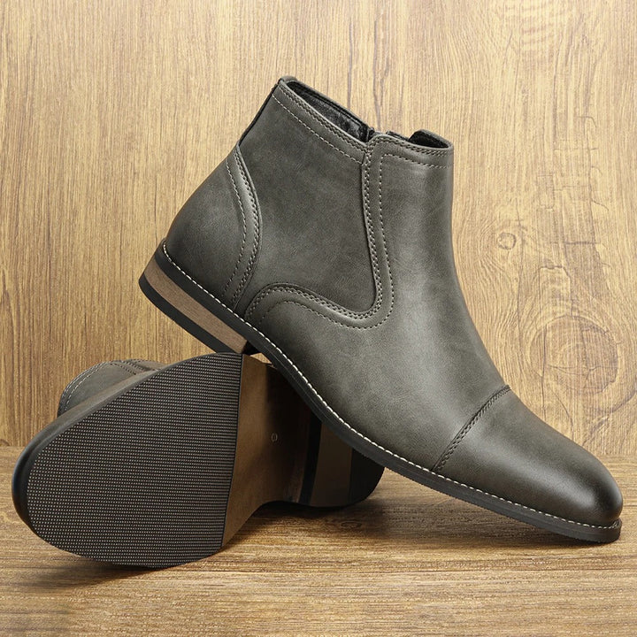Men's ankle Chelsea boots with elastic side panels and cap toe