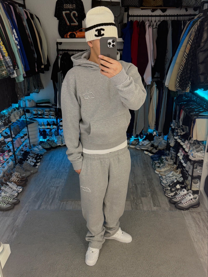 Grey plain hoodie with hood, long sleeves and front kangaroo pocket